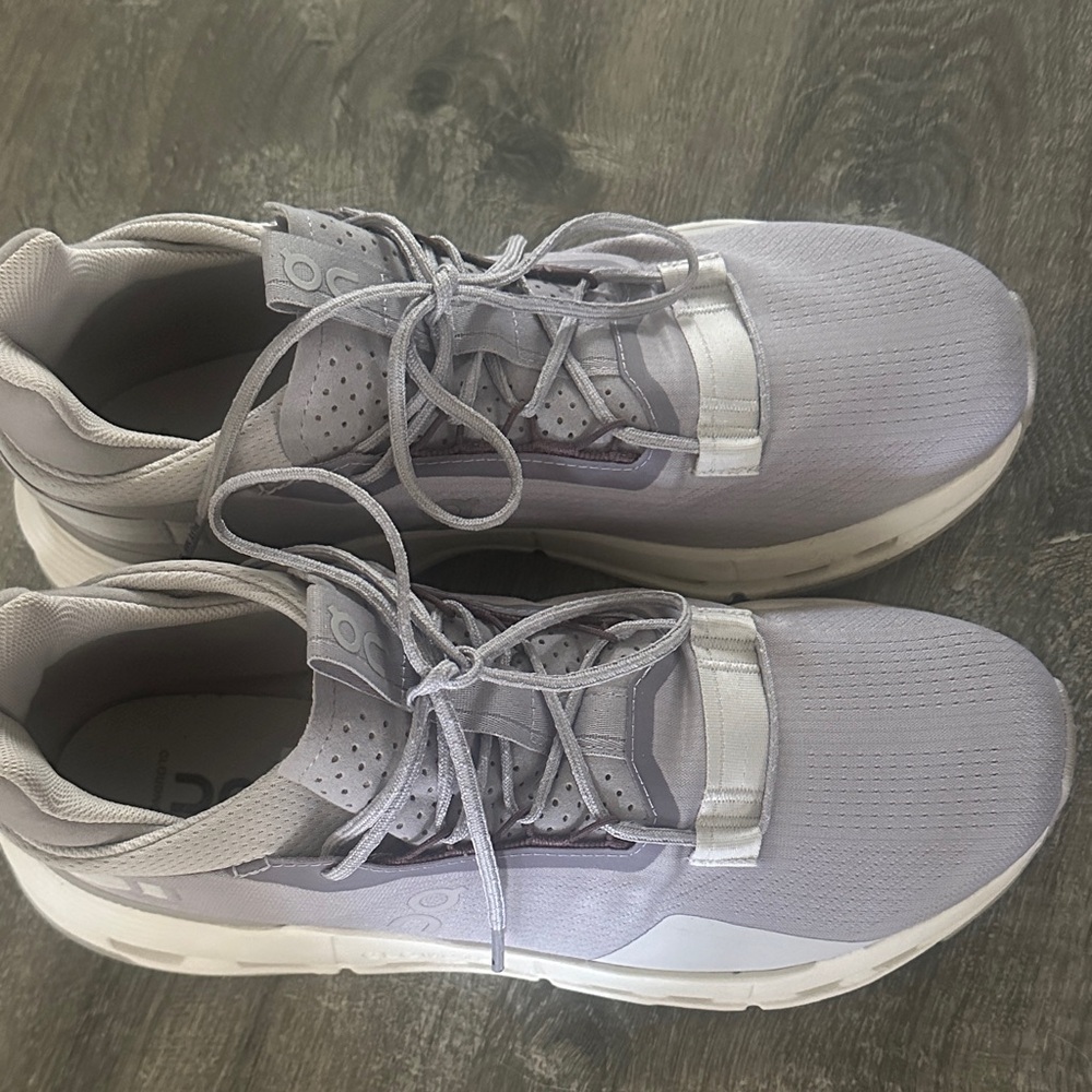 Women’s lightweight comfortable tennis shoes